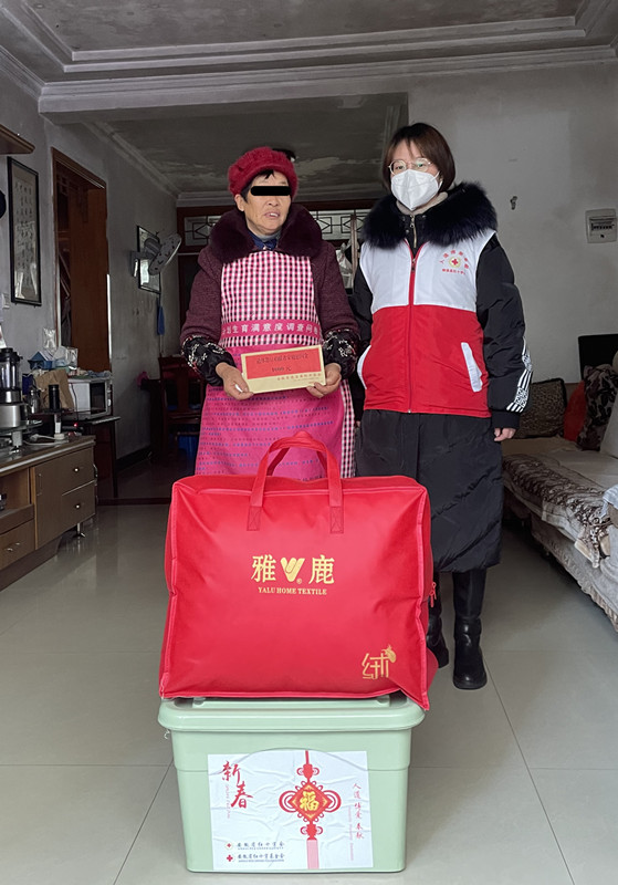 遗体捐献者胡治安家属(家庭箱)_副本.jpg 遗体捐献者胡治安家属(家庭箱)_副本.jpg